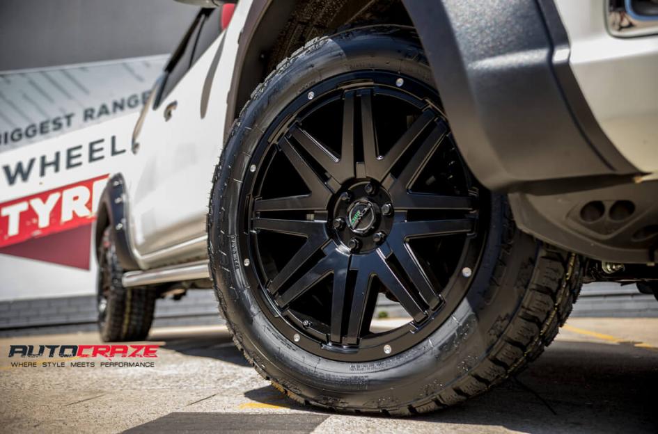NISSAN NAVARA RAMPAGE SATIN BLACK